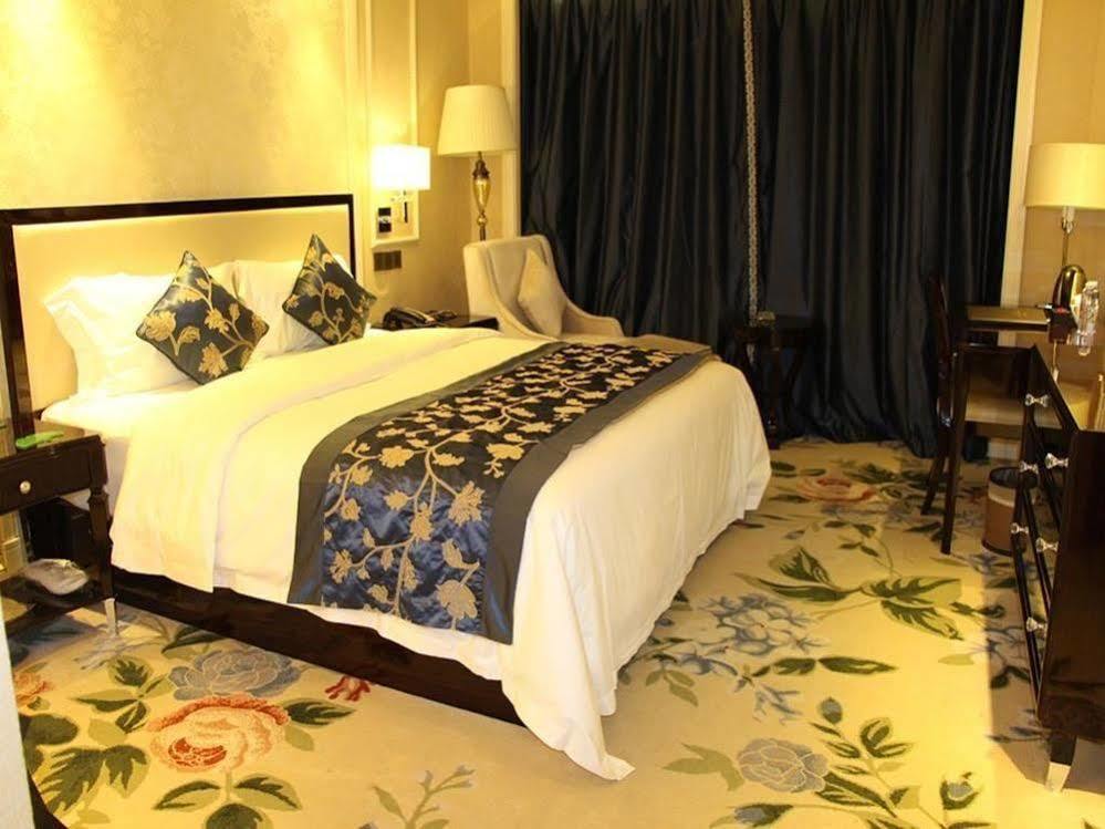 Century Palace Hotel Huizhou  Exterior photo
