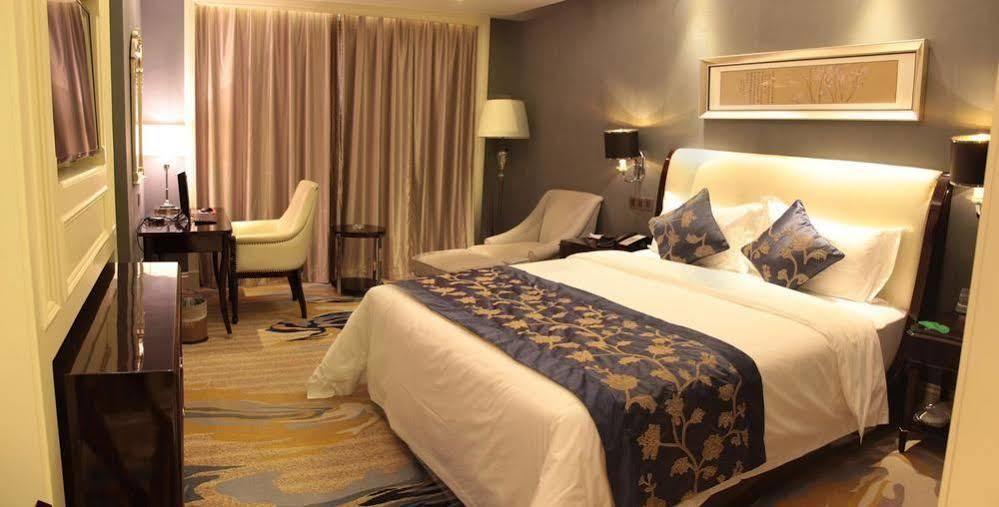 Century Palace Hotel Huizhou  Exterior photo
